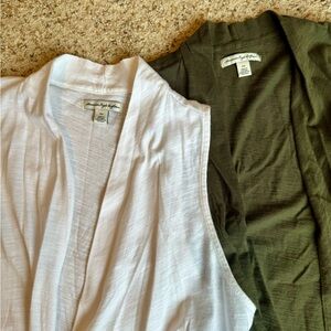 American Eagle flowy vests ~Size S. White & dark green.